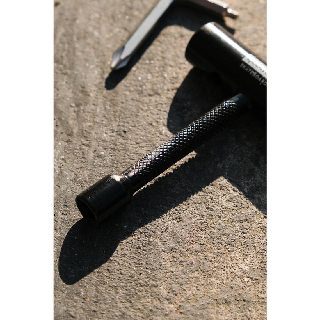 OUTIL DE SKATEBOARD ET LONGBOARD EN METAL TT500 COULEUR NOIRE