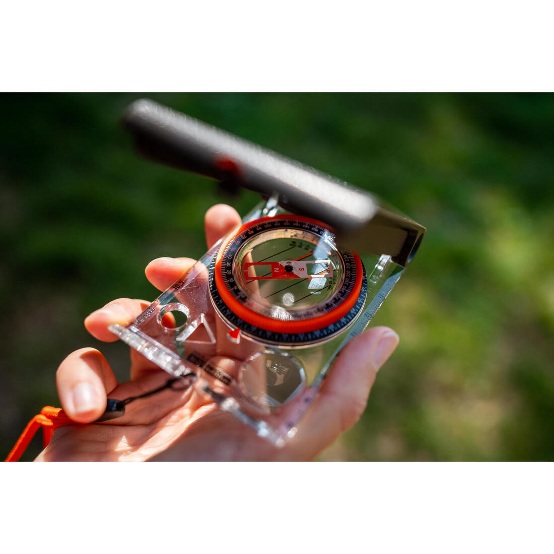 Boussole à miroir de visée en degrés et millièmes Explorer 900