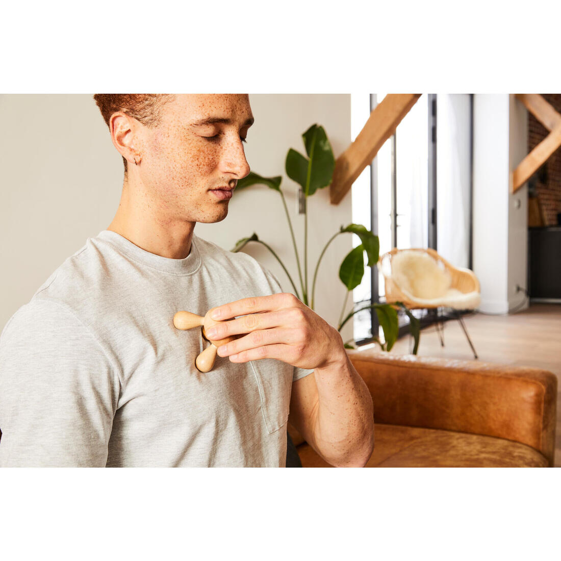 Main de massage en bois