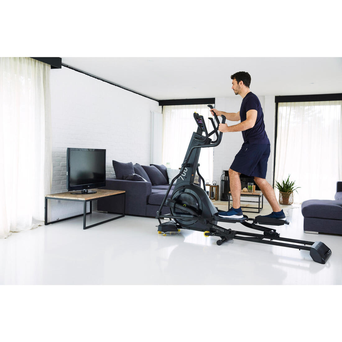 Elliptique roue avant 700 pliable, auto-alimenté et connecté