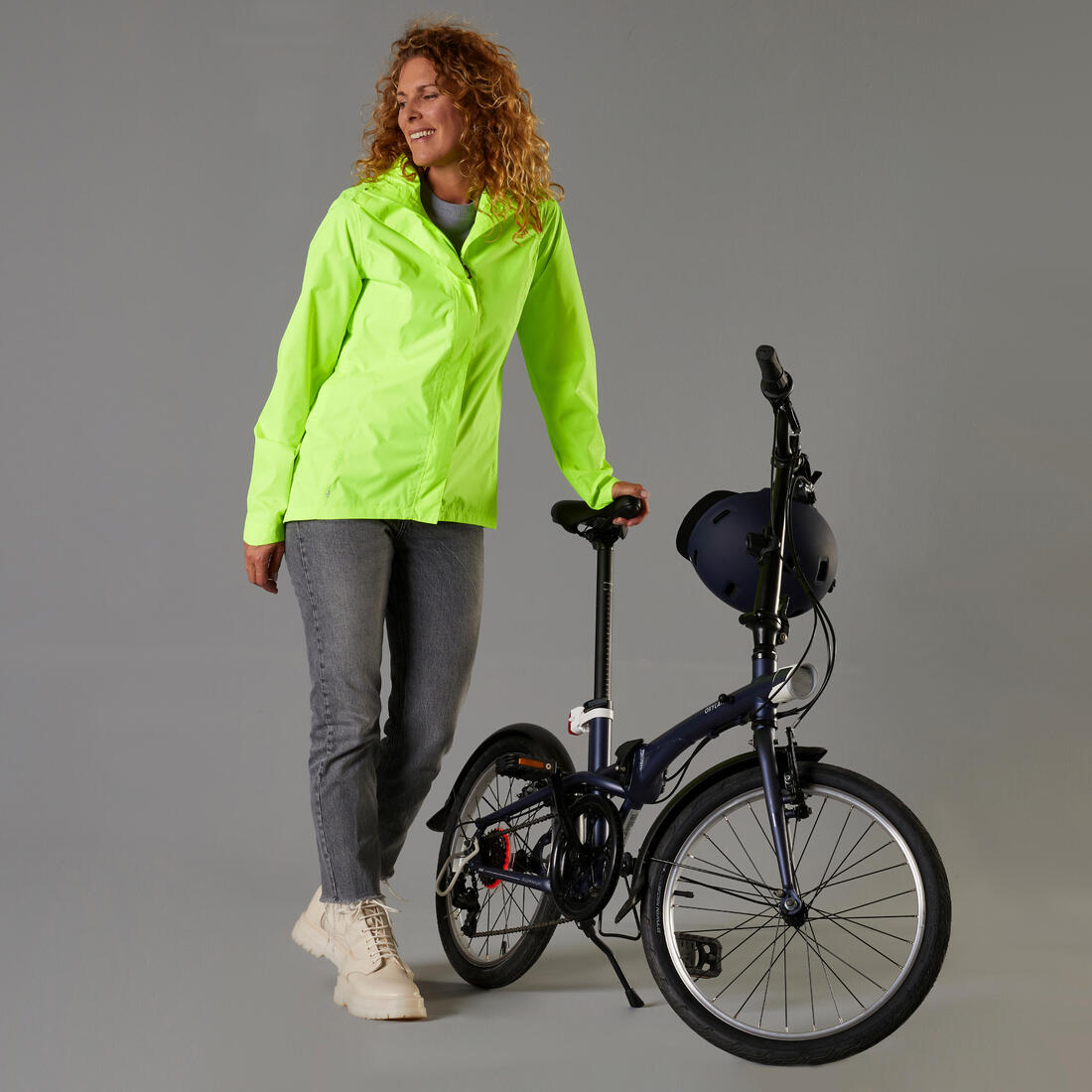 VESTE PLUIE VELO VILLE FEMME 120 JAUNE FLUO CERTIFIÉE EPI VISIBILITÉ JOUR