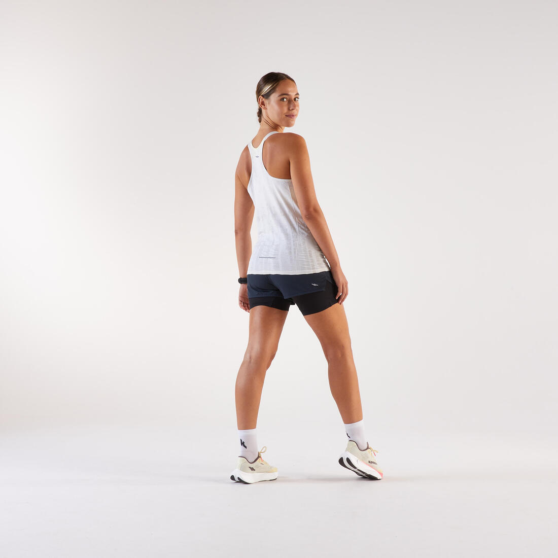 Débardeur de running Femme avec brassière intégrée, Kiprun Run 500 Confort beige