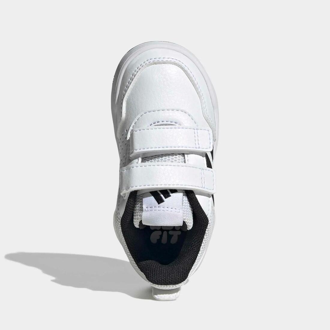 Chaussure à scratch bébé