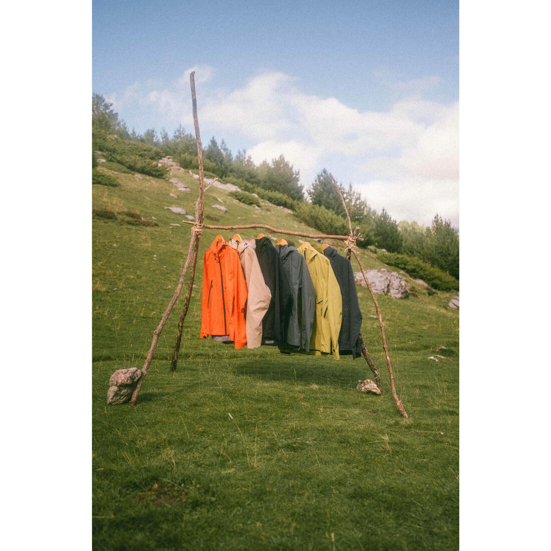 Veste de randonnée imperméable et légère homme, MH900