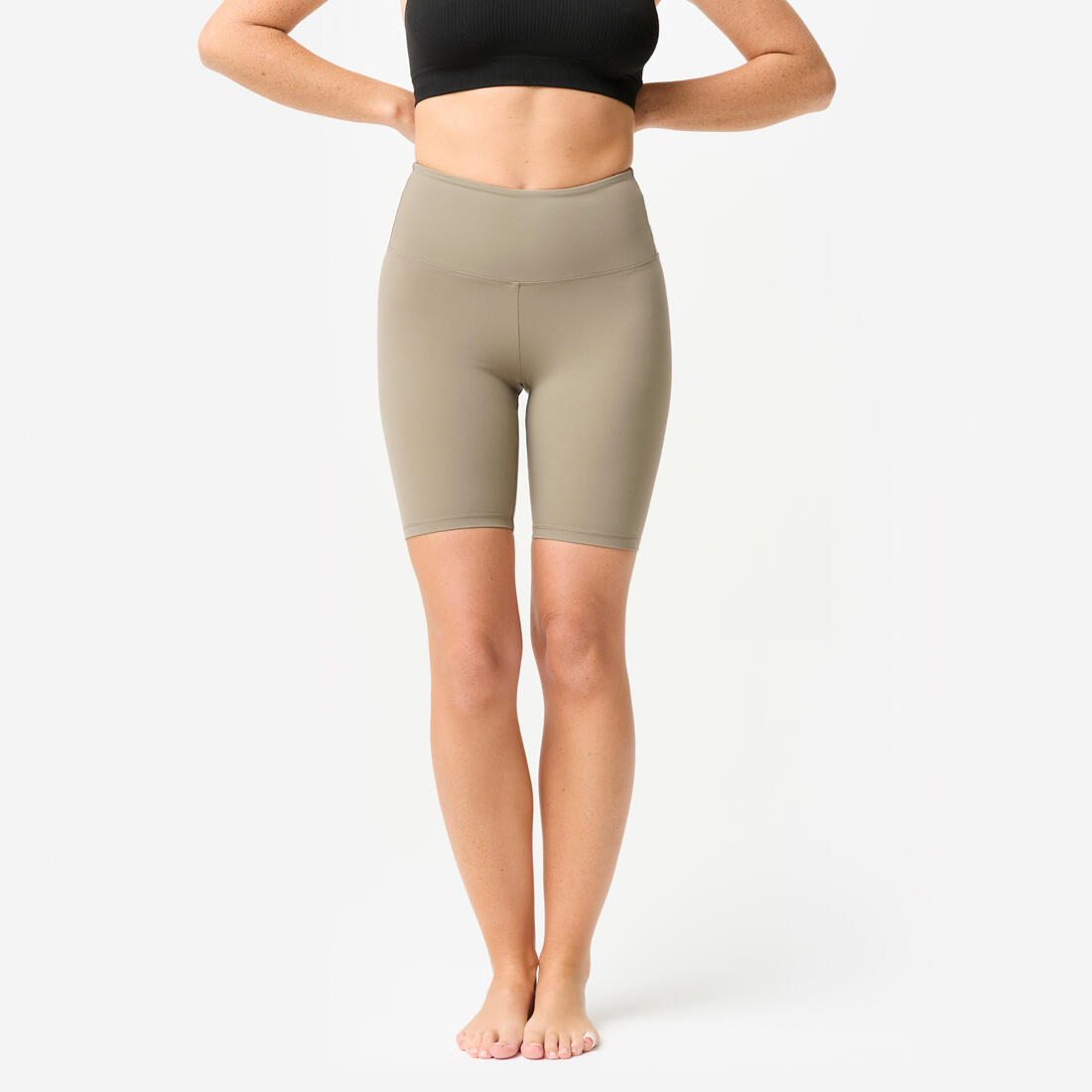 Cycliste de yoga et pilates extensible et confortable femme