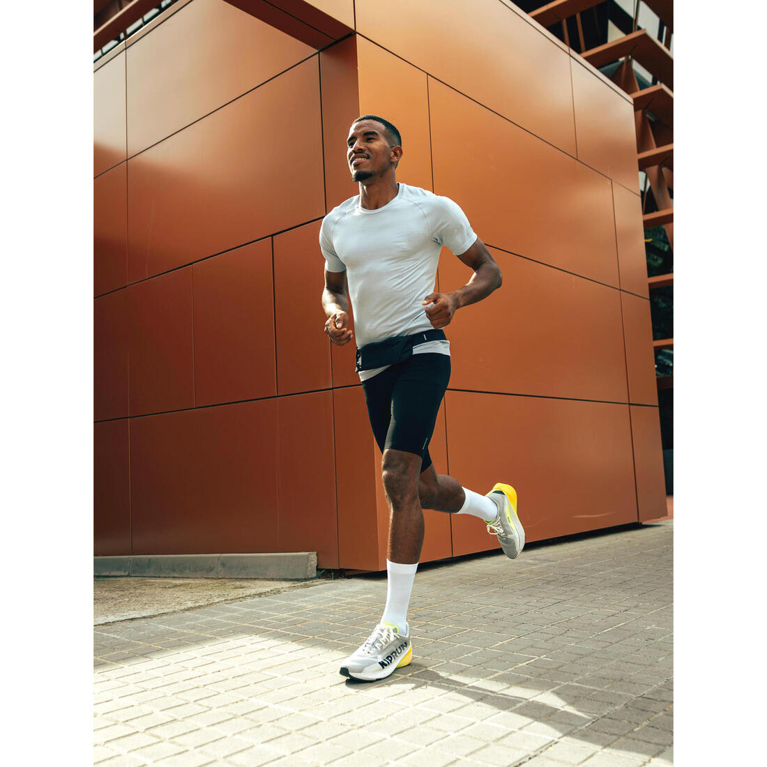 T-SHIRT DE RUNNING 500 CONFORT SLIM SANS COUTURES