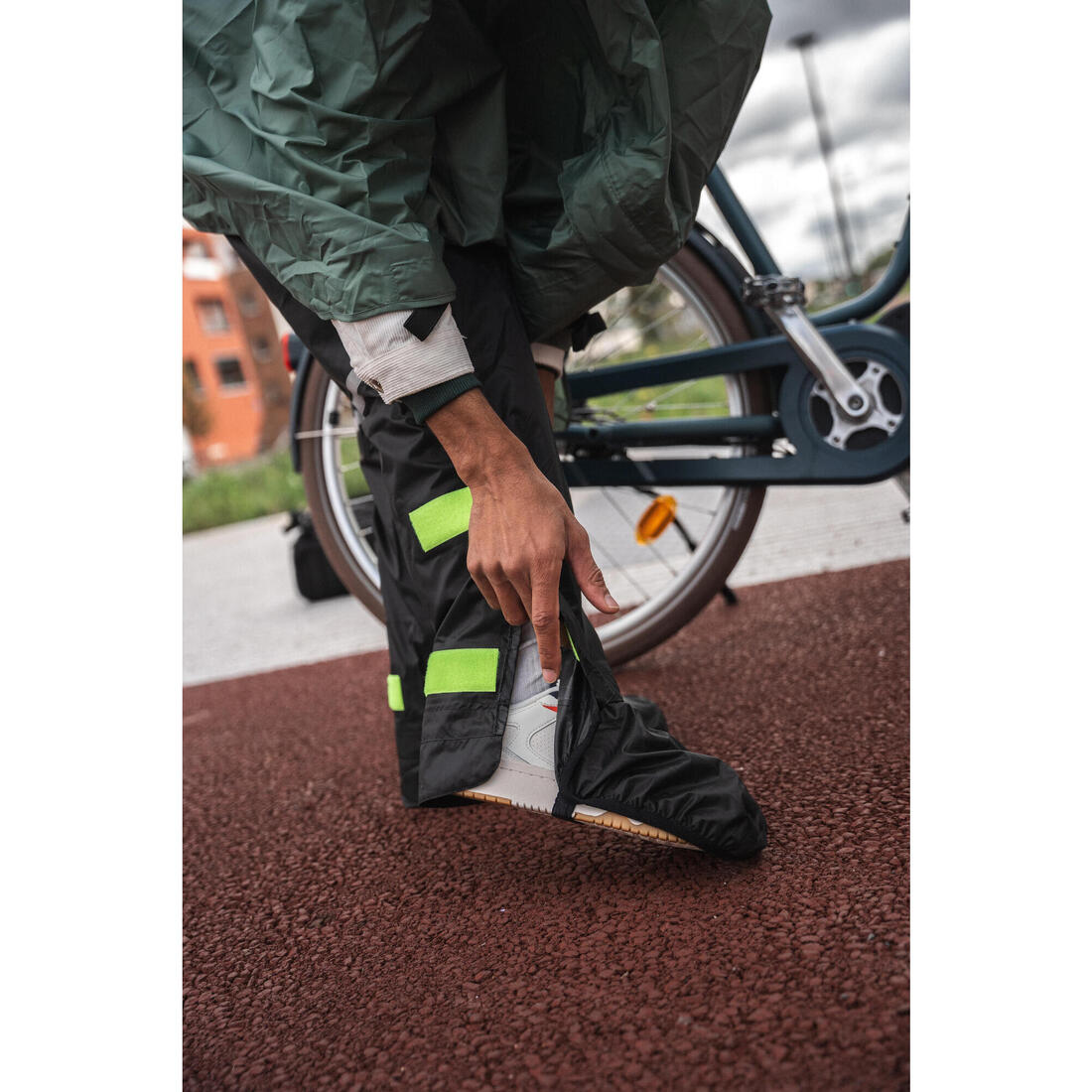 Surpantalon pluie vélo ville avec couvre-chaussures intégrés 100, noir