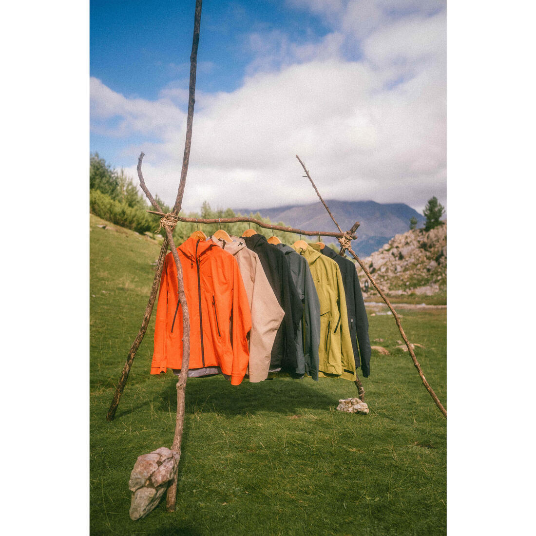 Veste de randonnée imperméable et légère homme, MH900