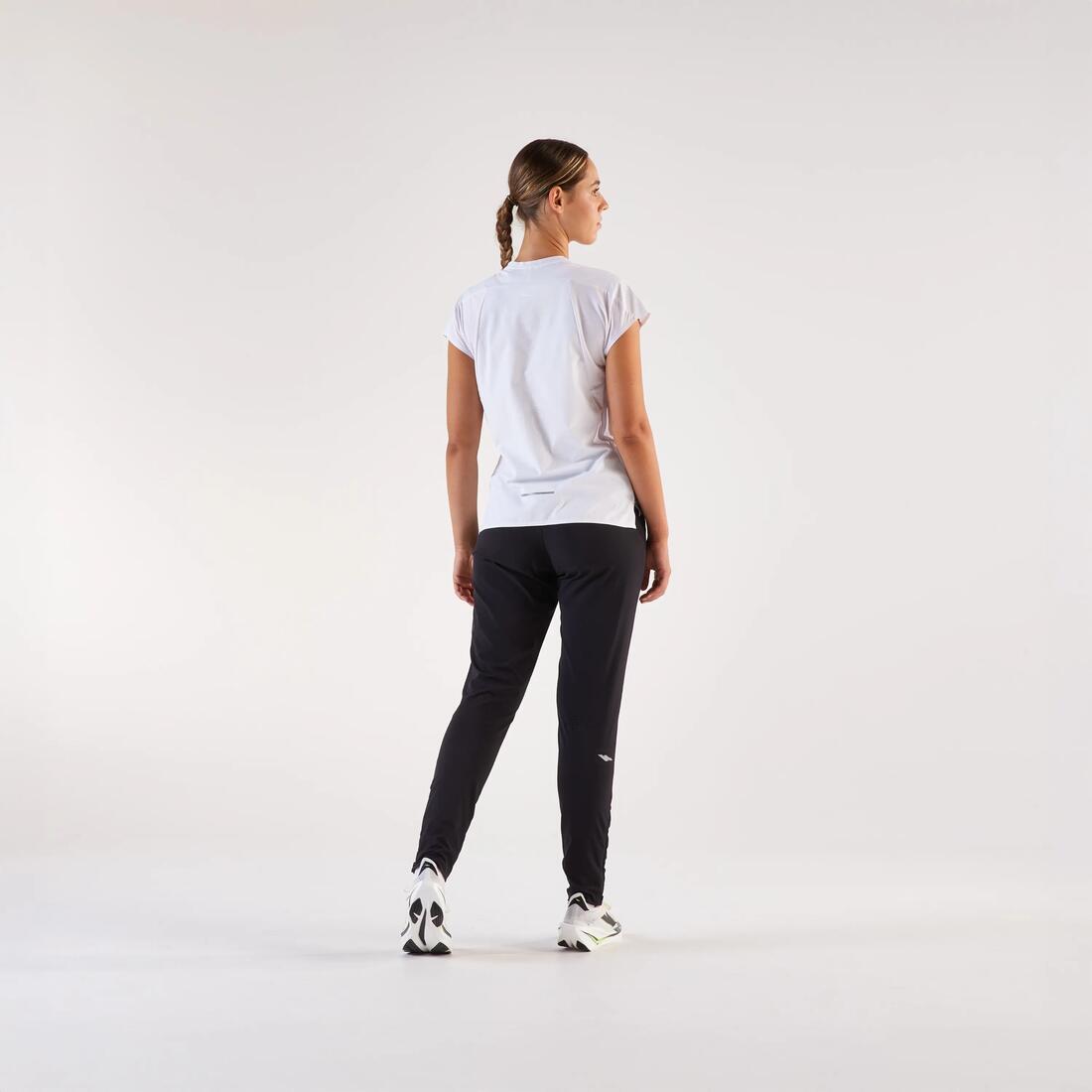 PANTALON RUNNING FEMME COUPE FITTEE - KIPRUN LIGHT NOIR