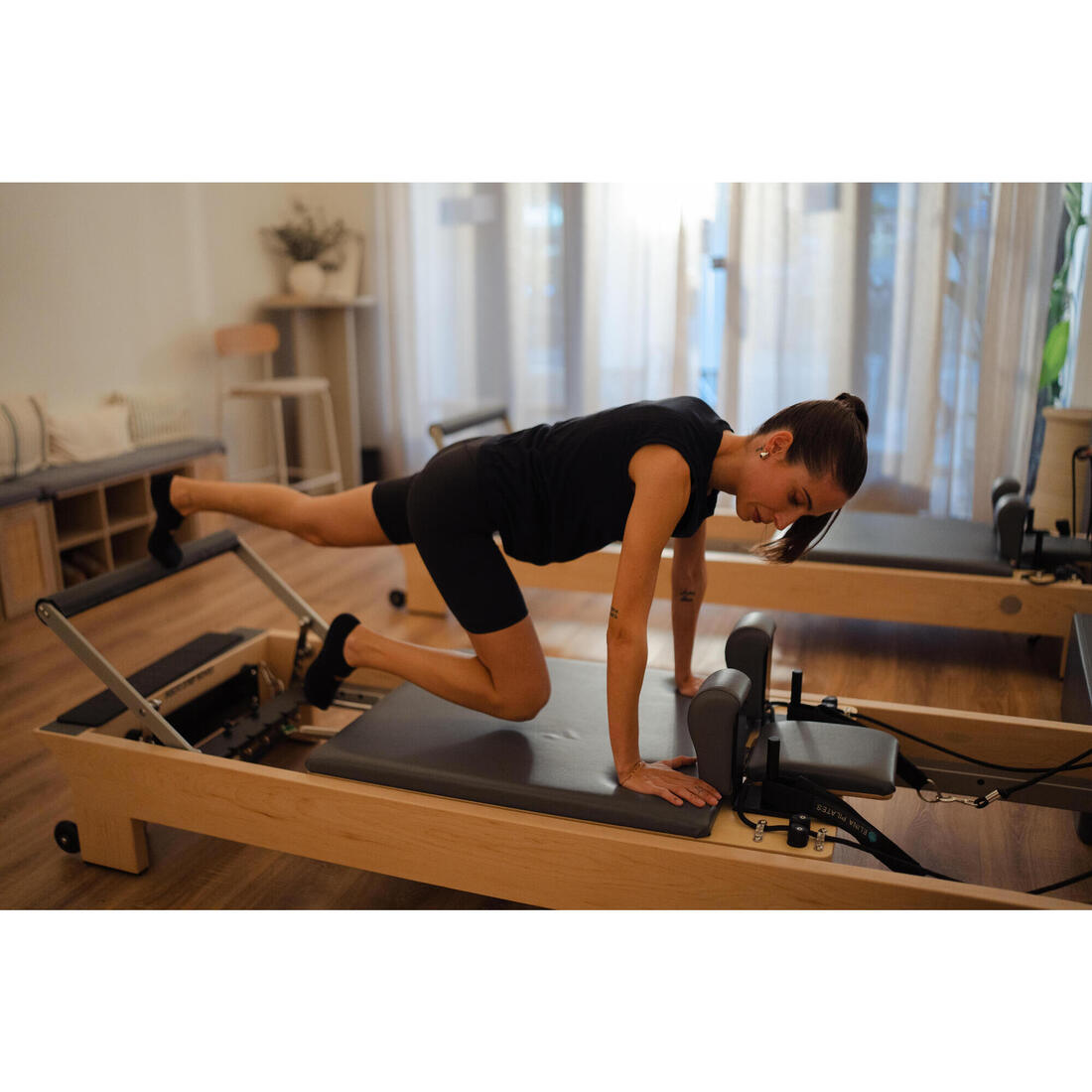 Cycliste de yoga et pilates extensible et confortable femme