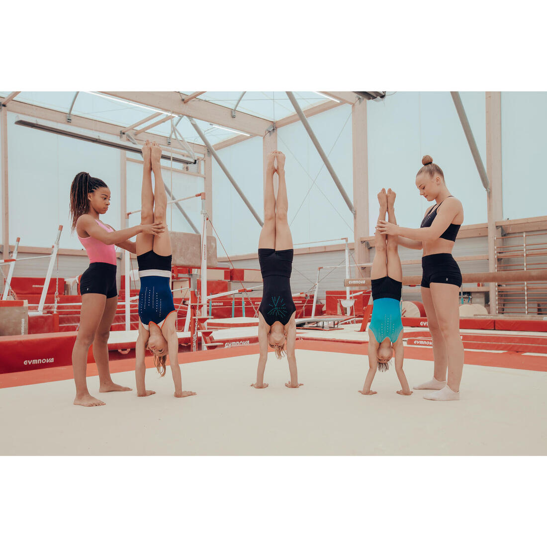 Justaucorps gym sans manches, col rond Fille - JSM 540 noir à paillettes