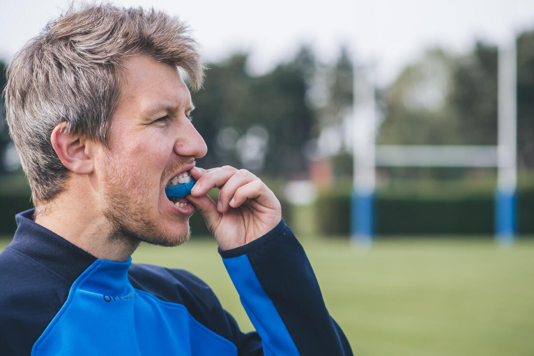 Protège dents de rugby R500 Taille L bleu ( joueur(se) > à 1.70M )