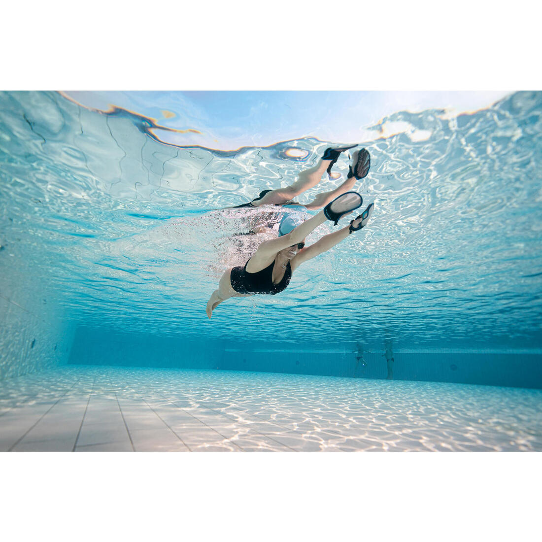 Gants de natation soft 100 noir bleu