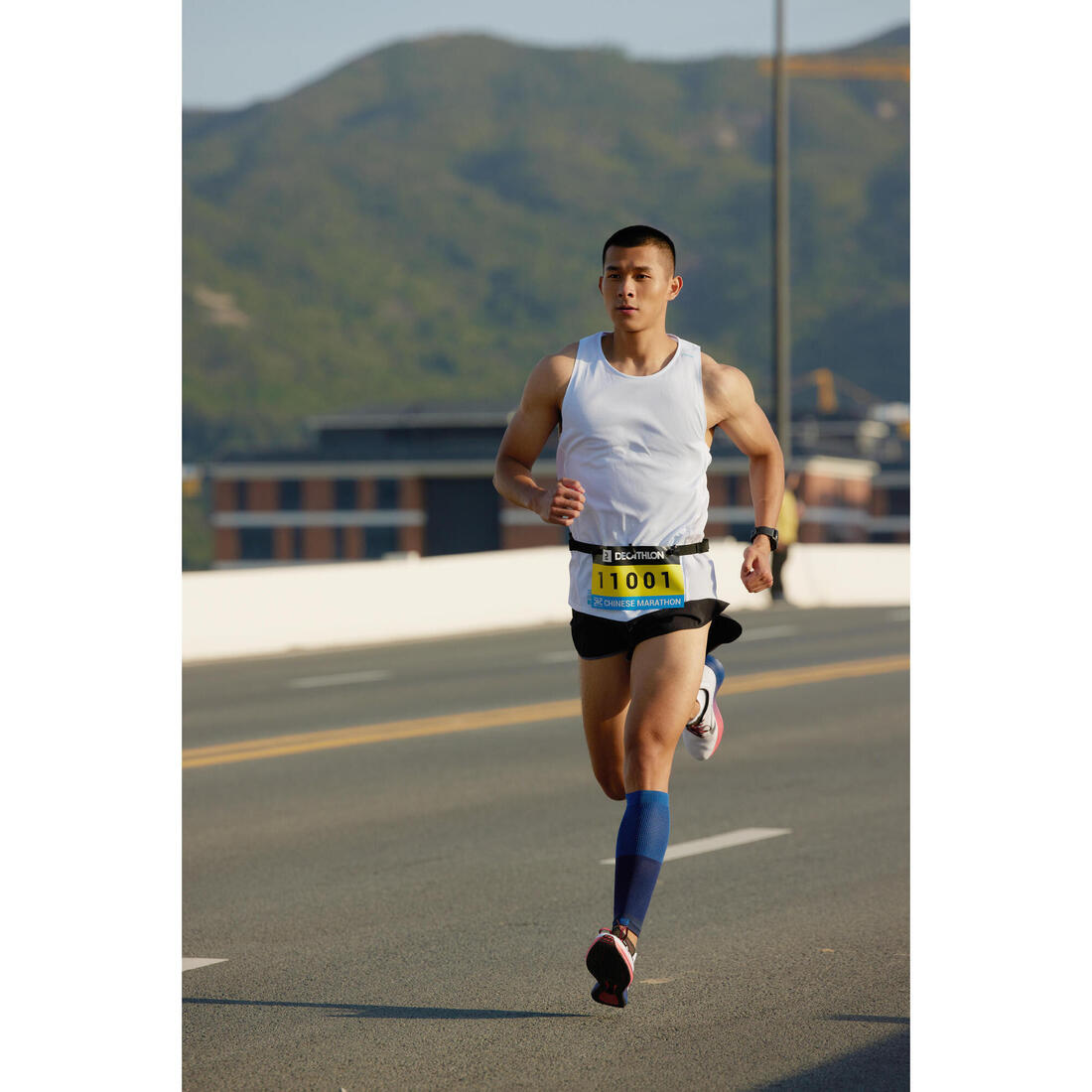 Manchon de compression running KIPRUN 500 noirs