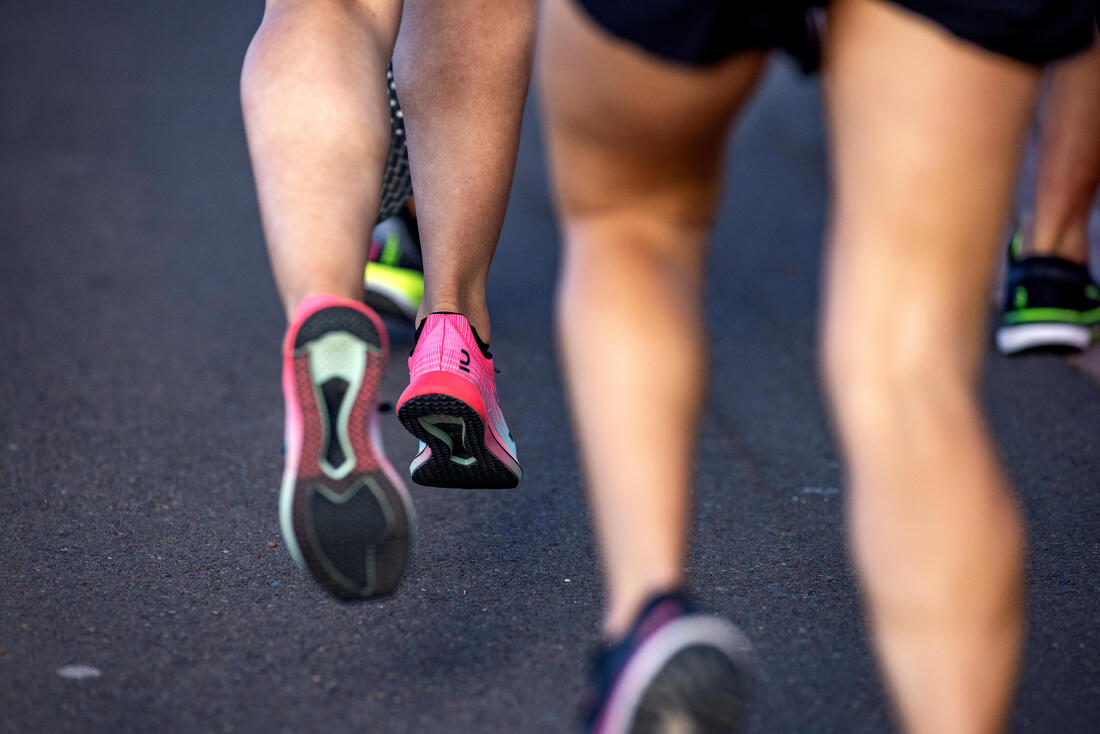 CHAUSSETTES DE RUNNING RUN900 FINES INVISIBLES BLEUE
