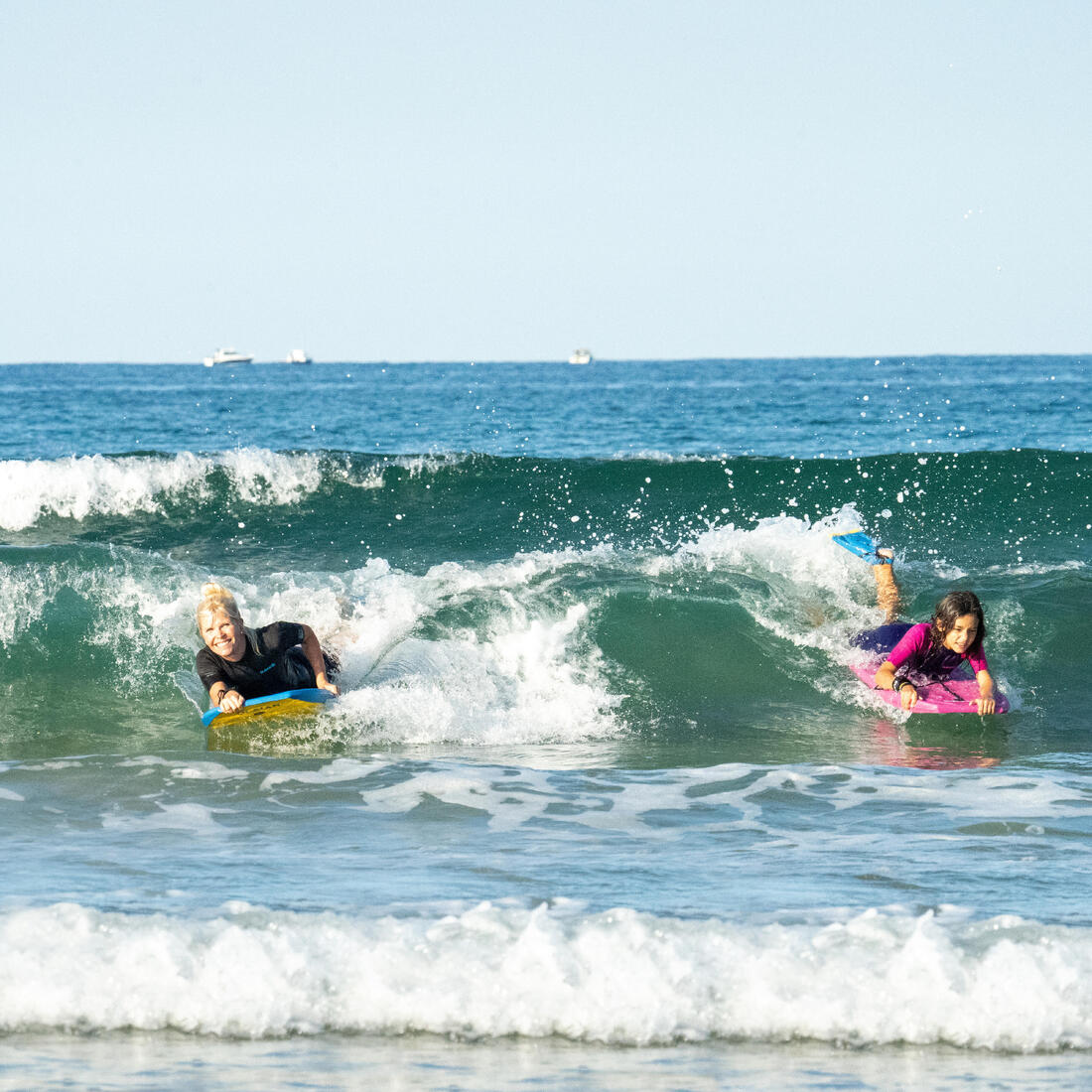 Bodyboard 100 Junior bleu jaune avec leash poignet
