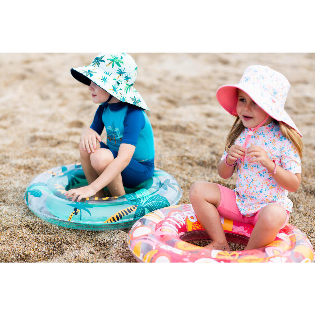 Chapeau anti uv bébé réversible rose clair et imprimé fleurs