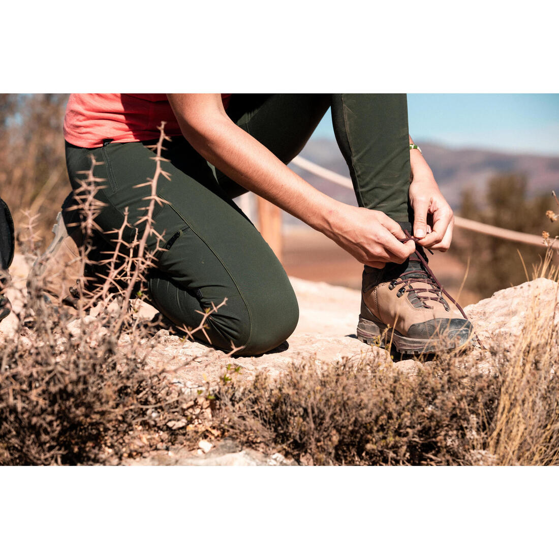 CHAUSSURES TREKKING CUIR IMPERMÉABLES - MT100 HYB - FEMME HAUTE