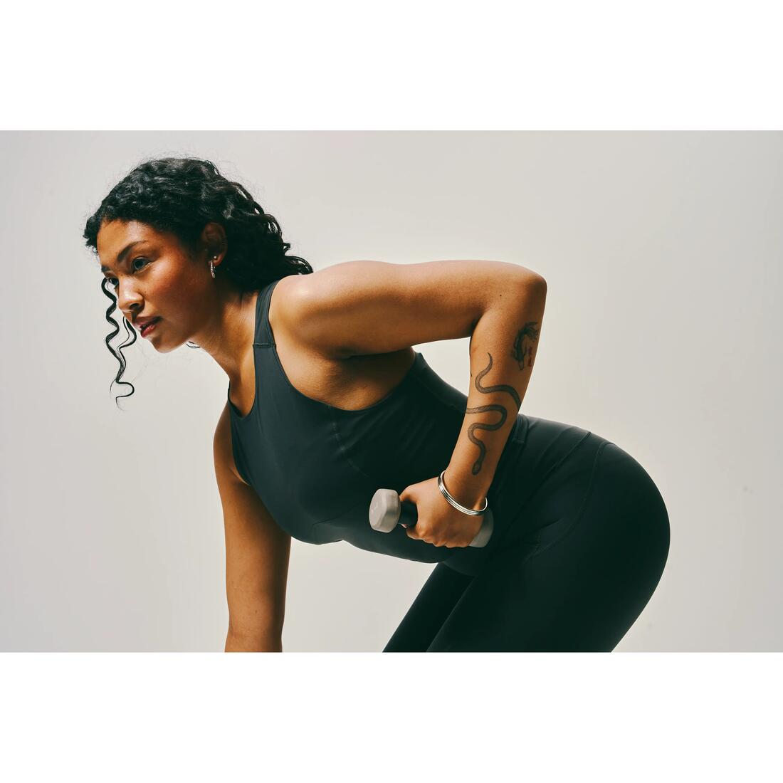 Débardeur de sport court galbant femme foncé