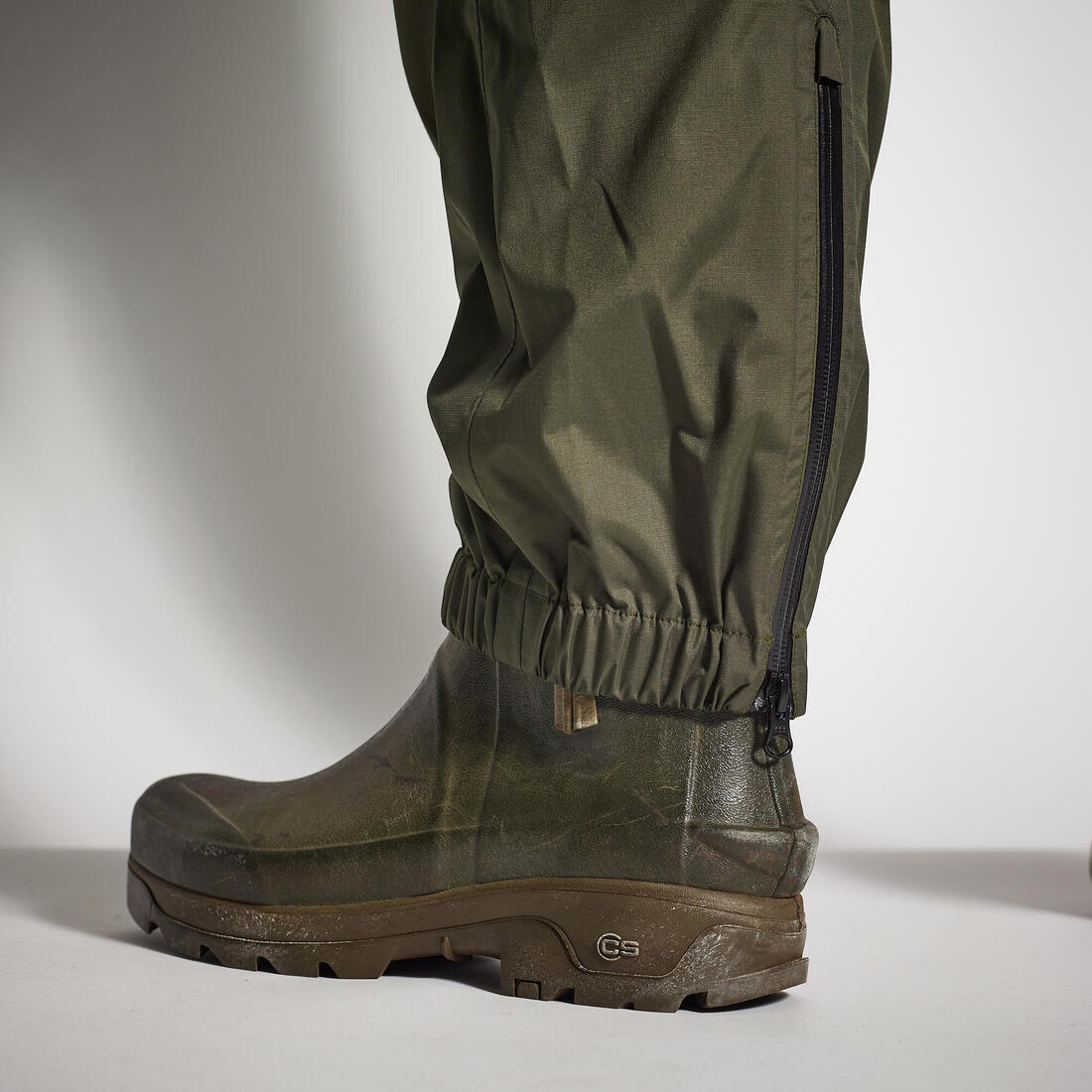 SURPANTALON CHASSE LEGER ET IMPERMÉABLE VERT 100