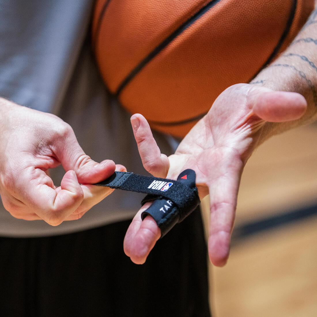 Maintien et protège doigt Adulte NBA - Strong 500 noir