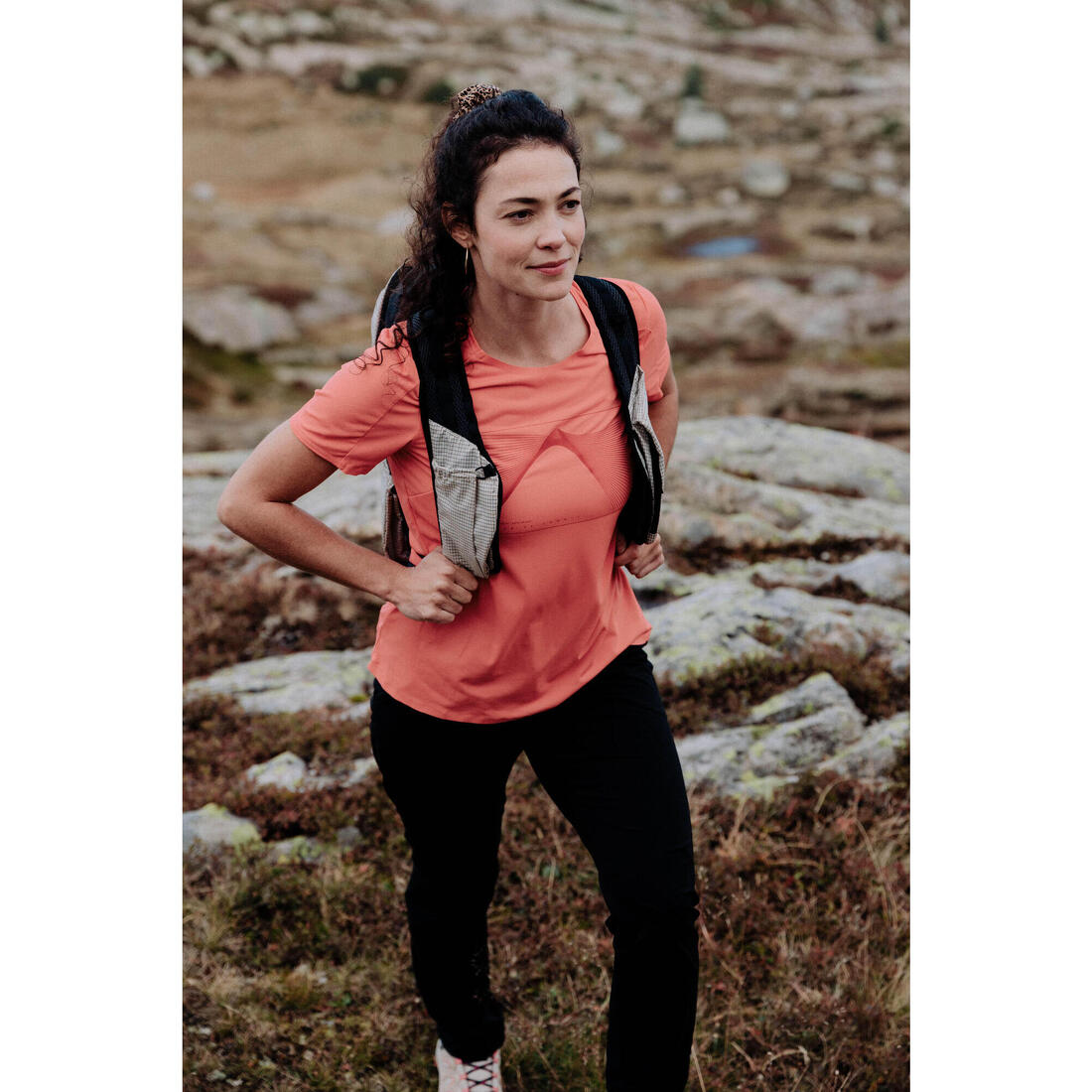 T-shirt de randonnée manches courtes femme, MH500
