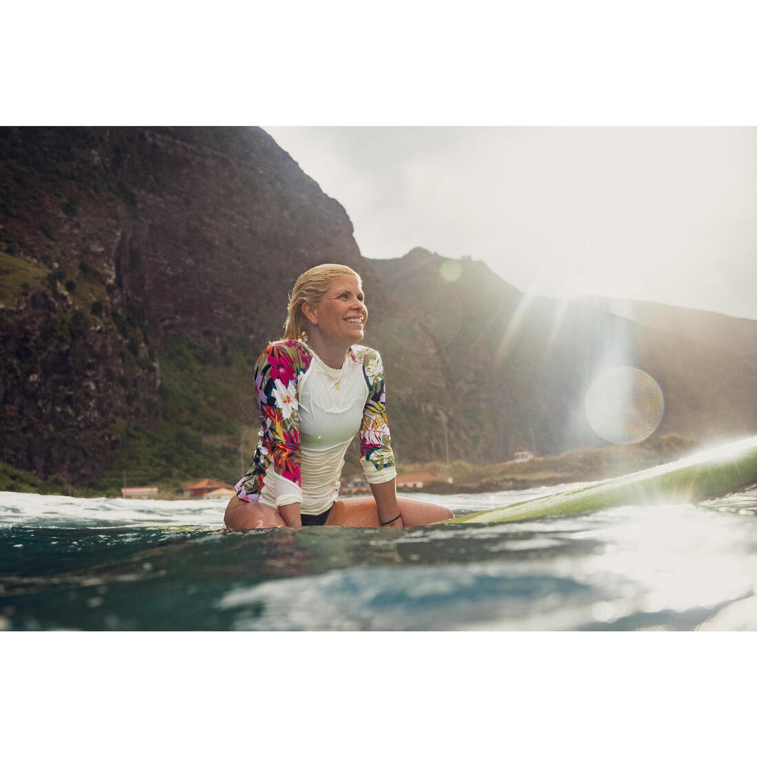T-shirt anti uv manches longues surf Femme - Kanika blanc et fleuri