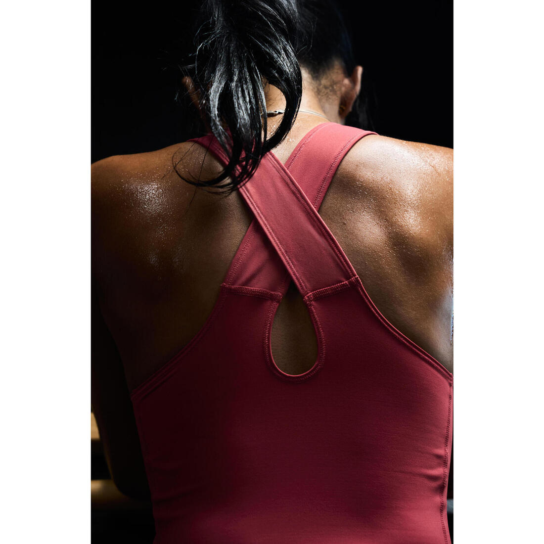 Débardeur de sport court galbant femme foncé