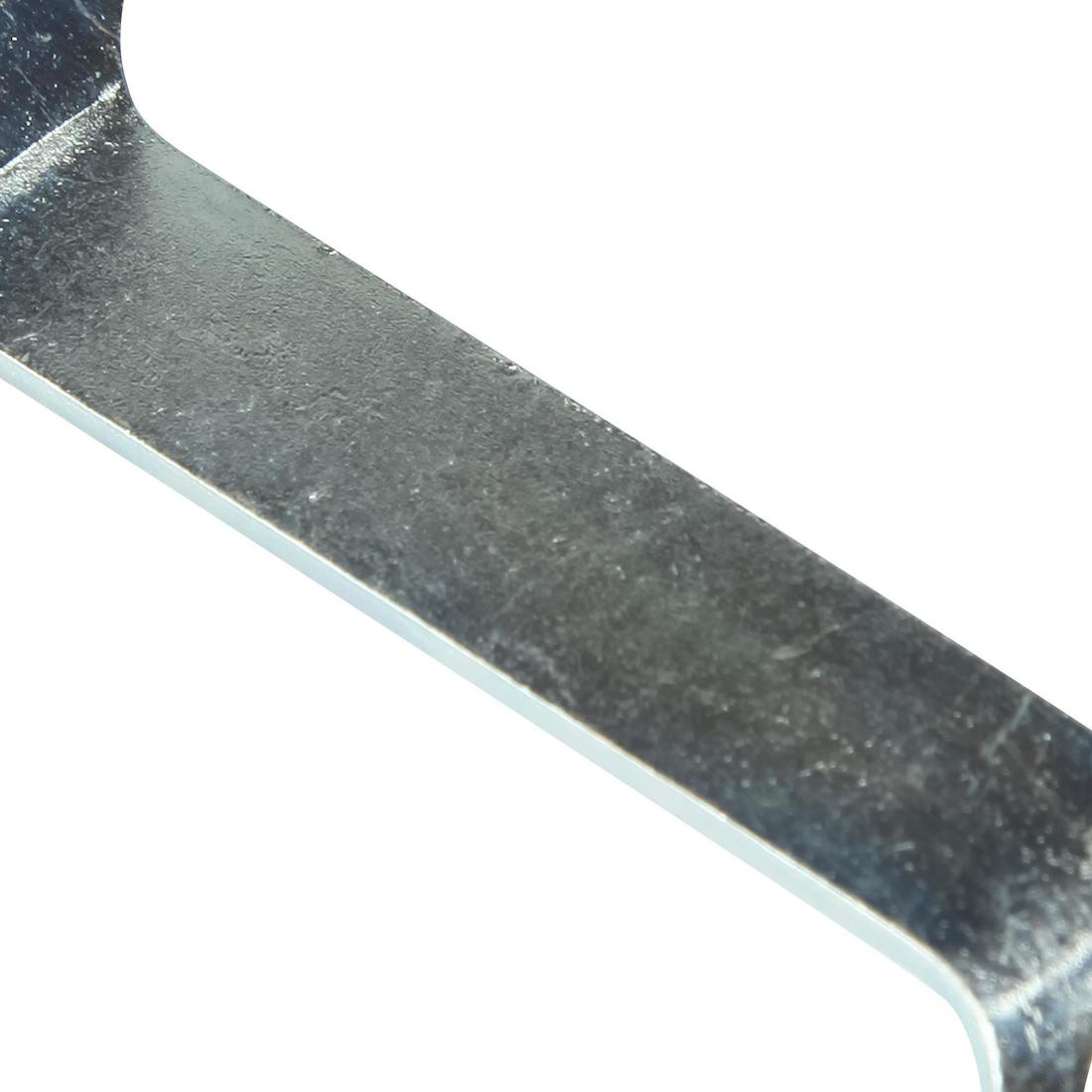 Clef à crampons vissés
