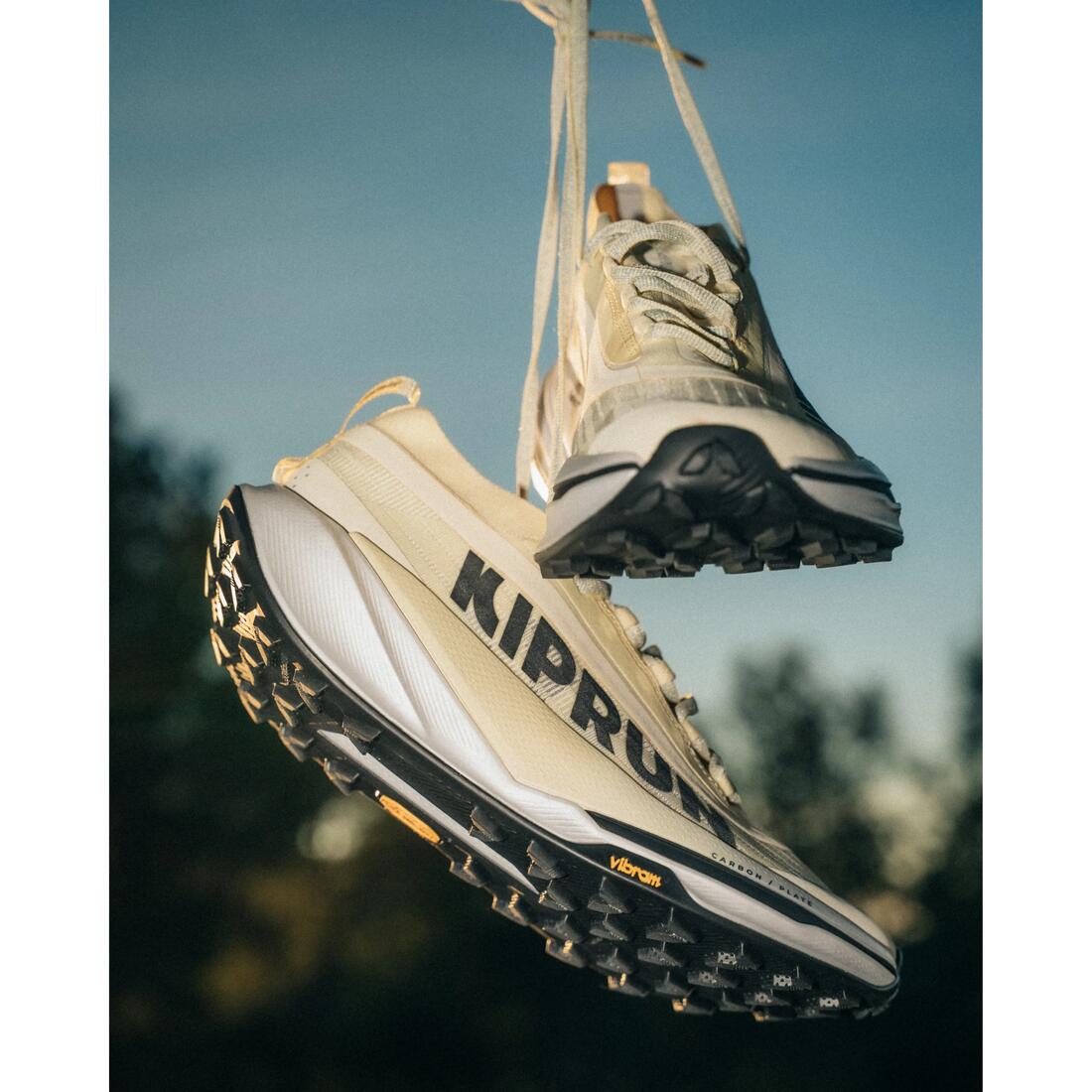 Chaussures de running trail plaque carbone femme, Kiprun kipsummit race beige