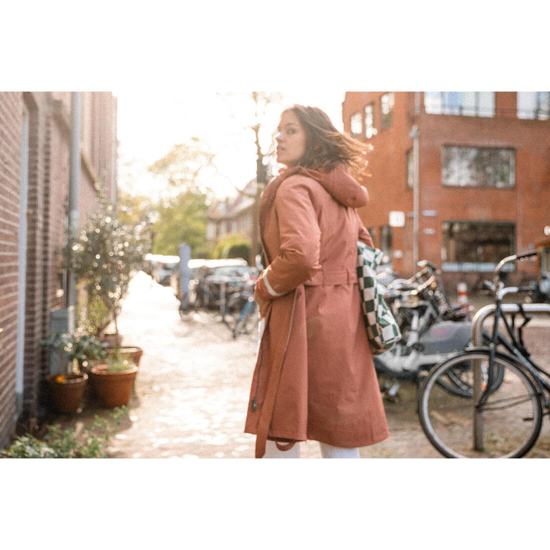 Trench femme imperméable avec capuche - vélo ville