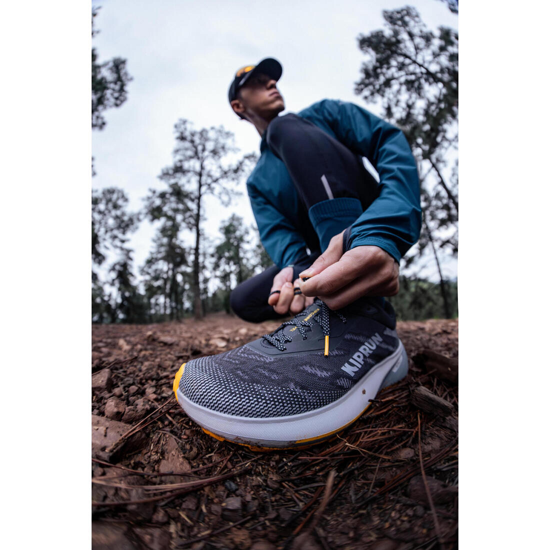 Chaussures de running route et chemin homme, Kiprun kipcore gravel noir et