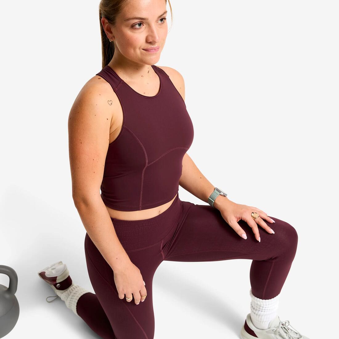 Débardeur de sport court galbant femme foncé