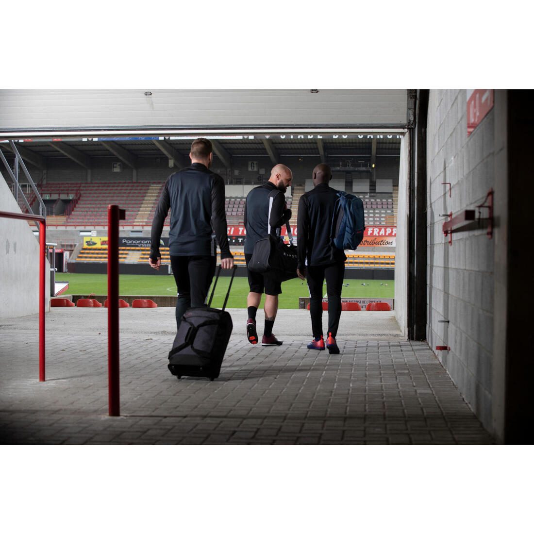 Valise 30L à roulettes - sac de voyage transport cabine - ESSENTIAL noire