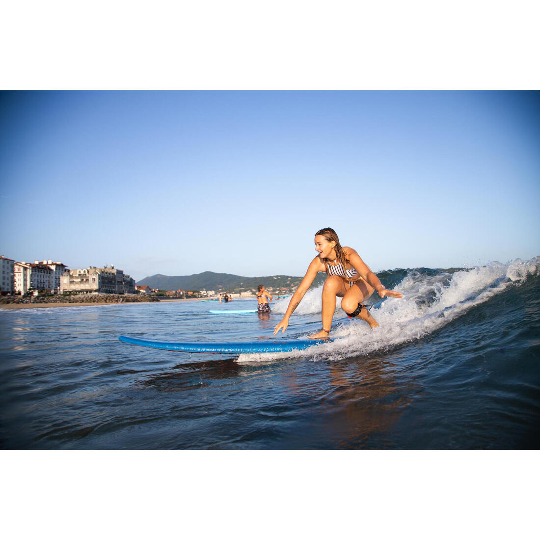 Bas de maillot de bain femme aly forme classique aux bords fins