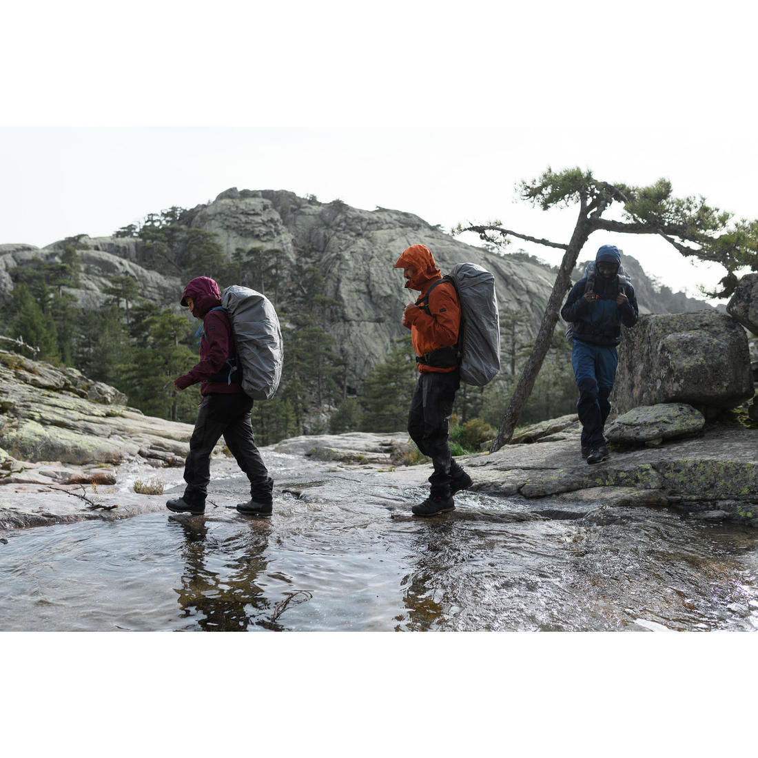 Sur-moufles de trekking montagne - mt500 imperméables noir - adulte