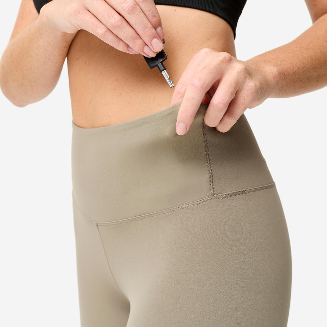 Cycliste de yoga et pilates extensible et confortable femme