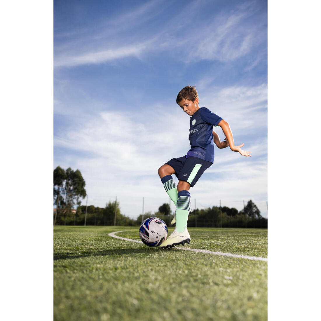 SHORT DE FOOTBALL ENFANT VIRALTO KIDS GRIS BANDE