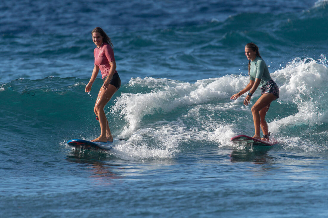 Boardshort surf femme TINI CORAIL avec ceinture élastiquée et cordon de serrage