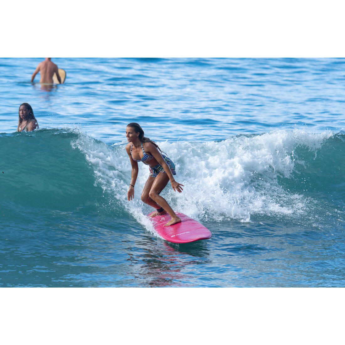 Boardshort surf femme TINI CORAIL avec ceinture élastiquée et cordon de serrage