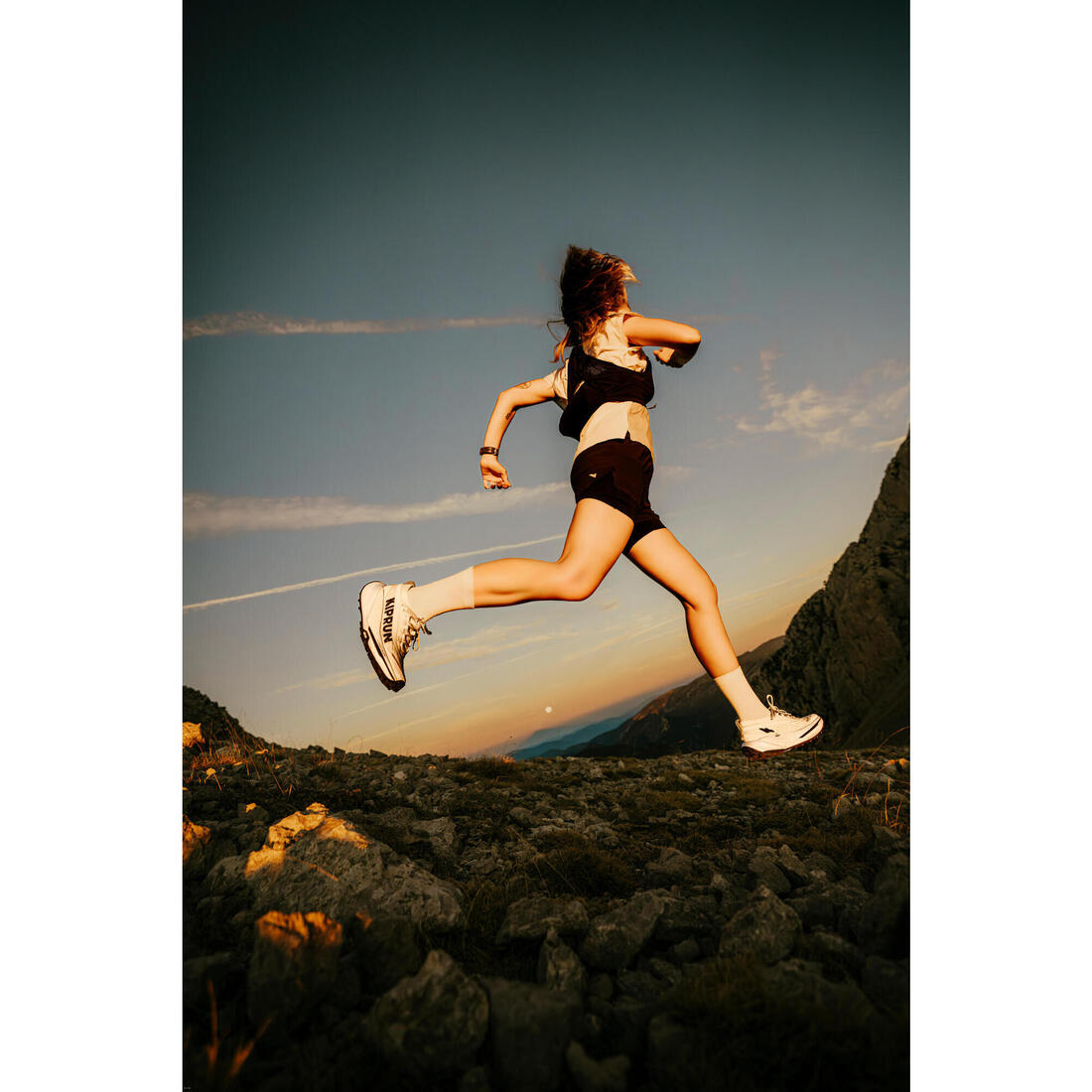Chaussures de running trail plaque carbone femme, Kiprun kipsummit race beige