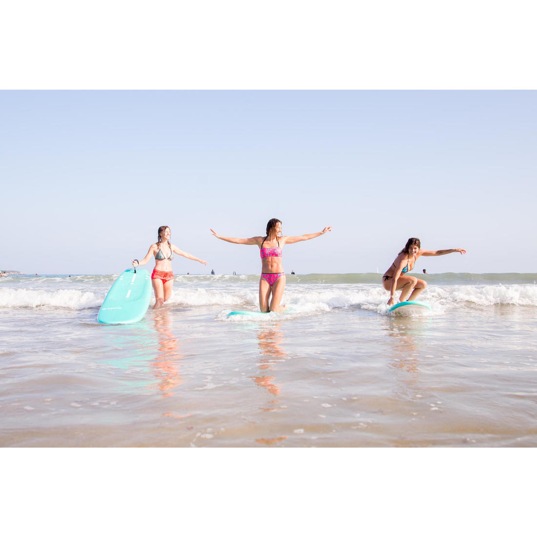 Boardshort surf femme TINI CORAIL avec ceinture élastiquée et cordon de serrage