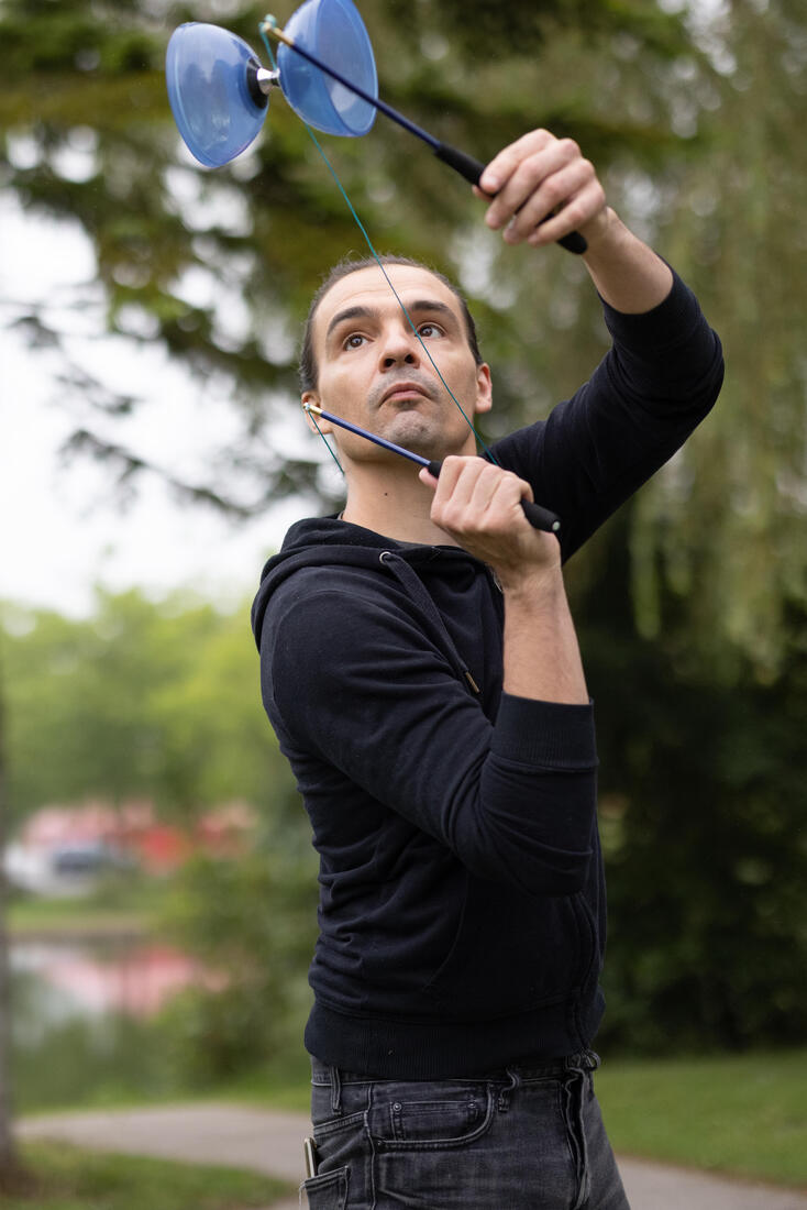 Diabolo 500 bleu à roulement avec baguettes en fibre de verre + sac de transport