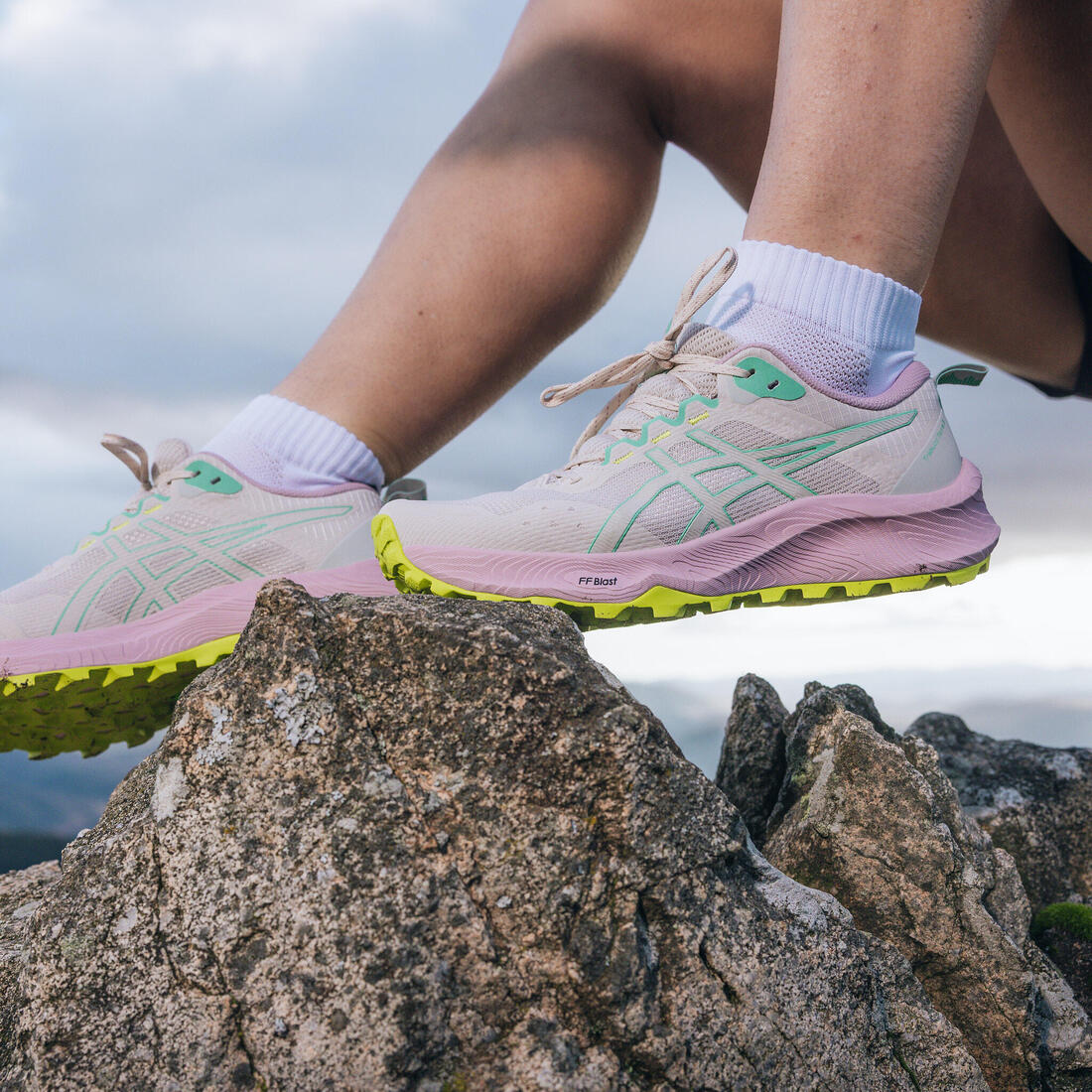 Chaussures de running trail femme, Asics trabuco terra 2, noir et