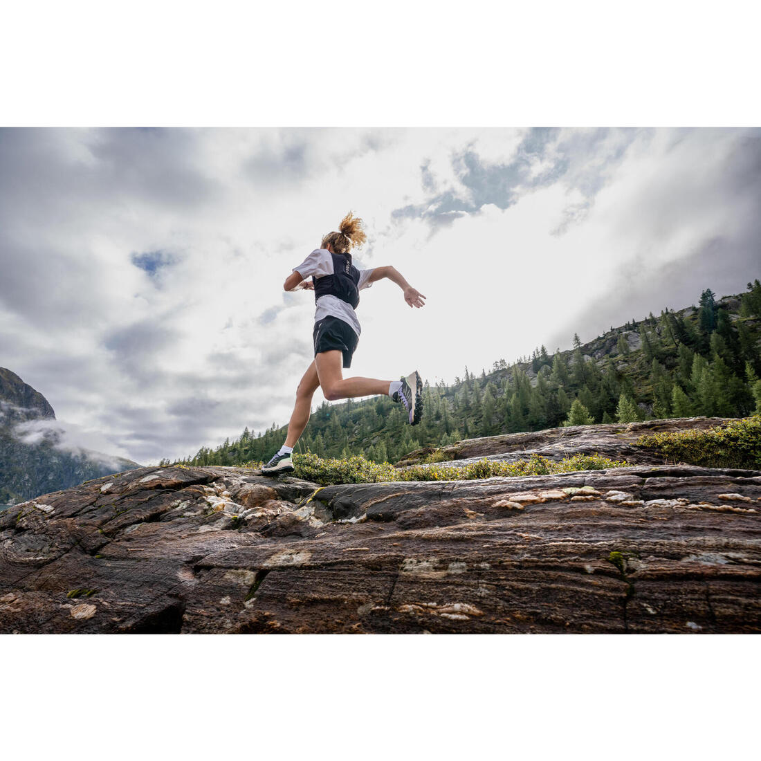 Short de trail running baggy femme noir