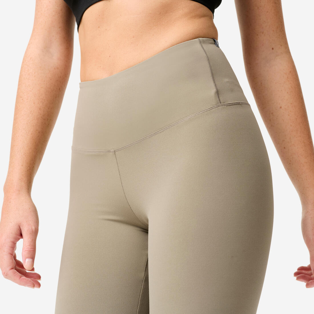 Cycliste de yoga et pilates extensible et confortable femme