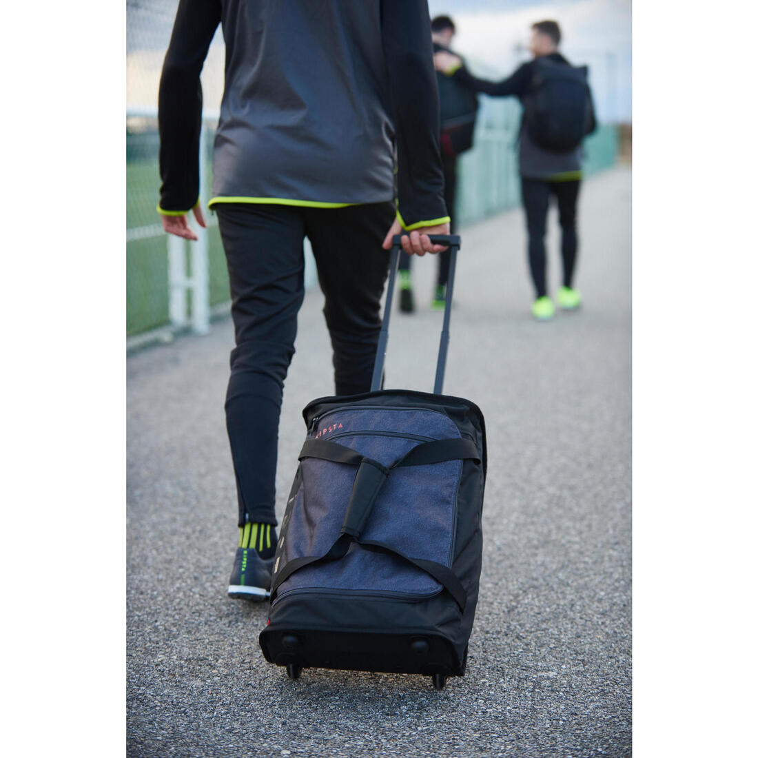 Valise 30L à roulettes - sac de voyage transport cabine - ESSENTIAL noire