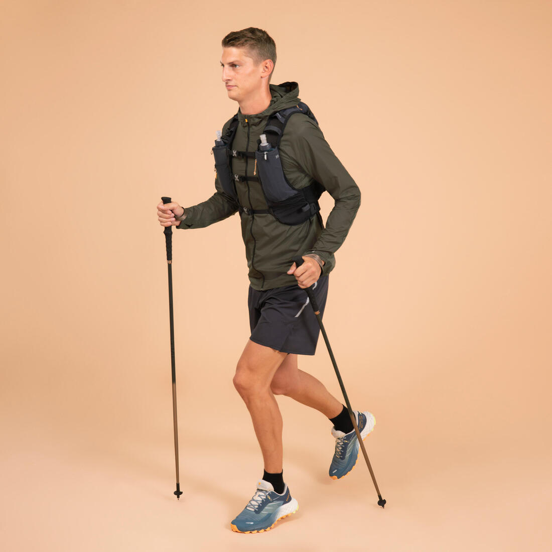 SAC TRAIL ULTRA RUNNING 15L MIXTE NOIR - VENDU AVEC POCHE À EAU 2L