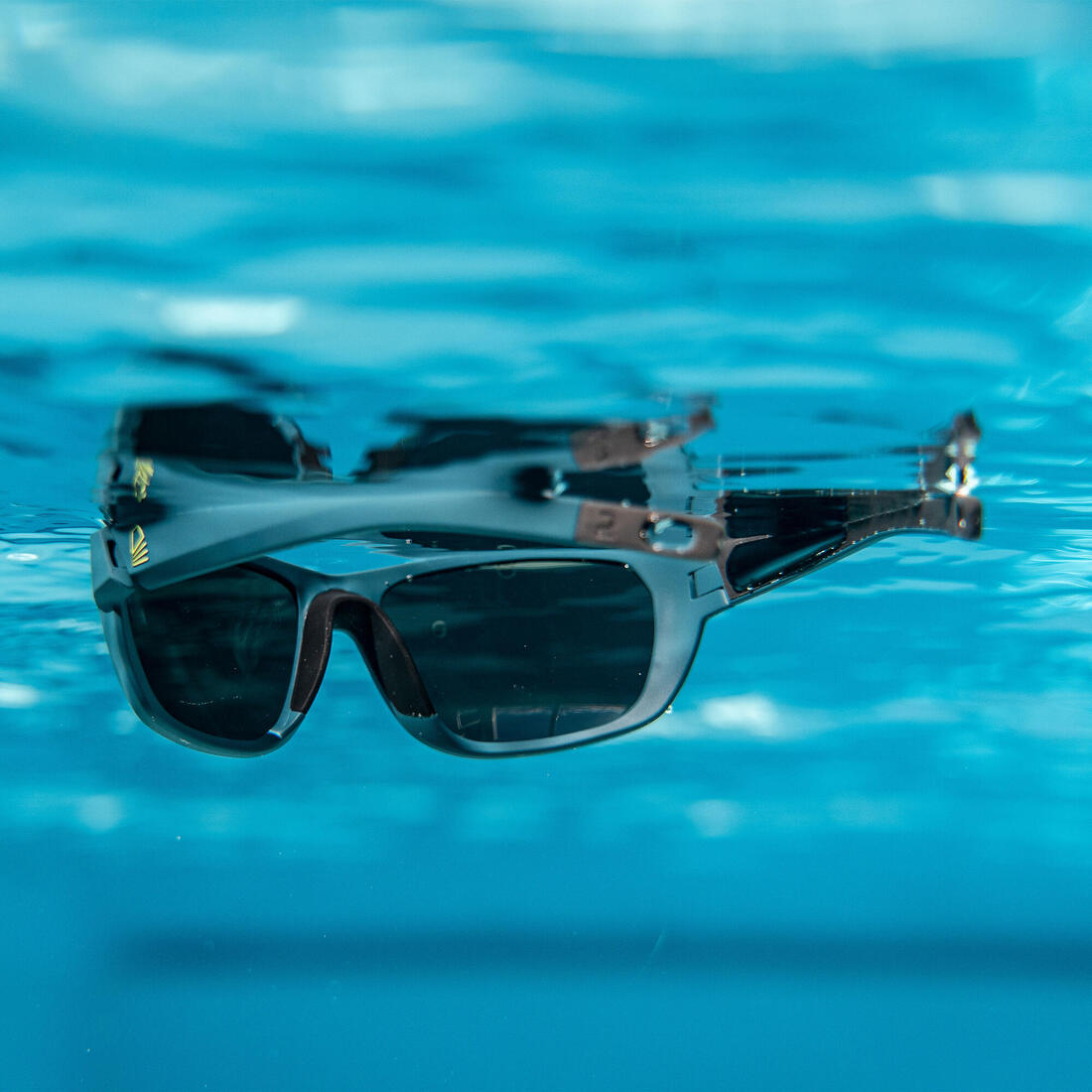 Lunettes de soleil polarisées flottantes voile adulte 500 taille M noir