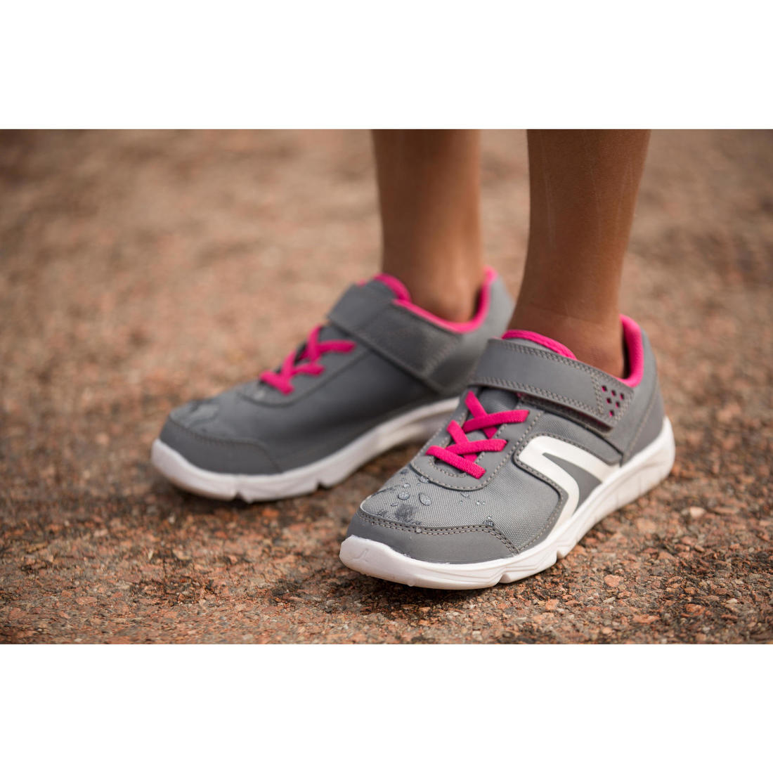 Chaussure enfant à scratch noire PW 100